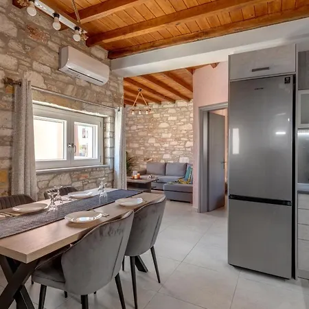 דירה Takis Guesthouse- Laoura-hermoupolis ארמופוליס