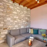 Daire Takis Guesthouse- Laoura-hermoupolis