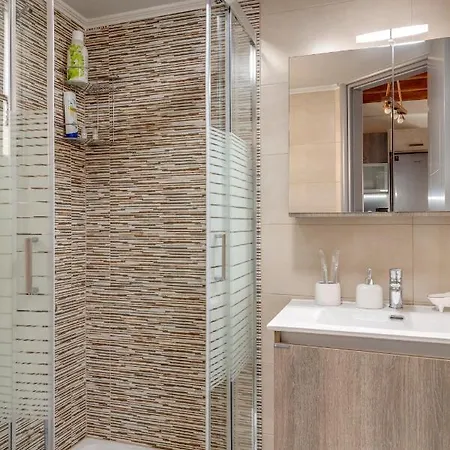 Takis Guesthouse- Laoura-hermoupolis Apartment *