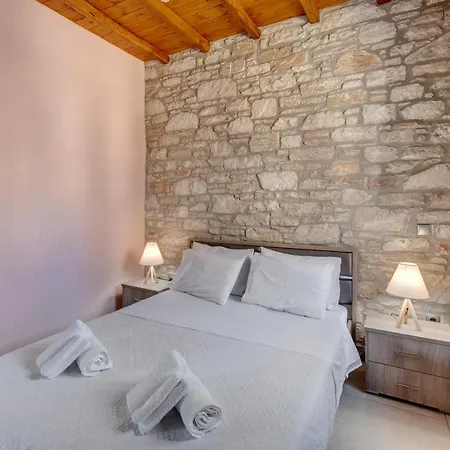 Apartment Takis Guesthouse- Laoura-hermoupolis