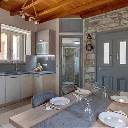 Takis Guesthouse- Laoura-hermoupolis Apartment *